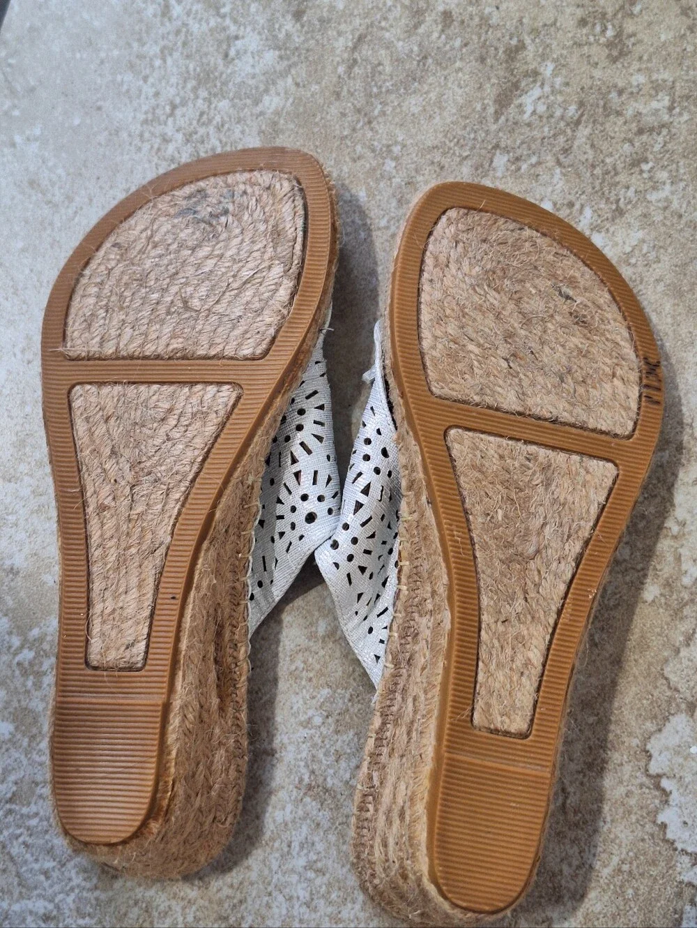 White Mountain Beaux Espadrille Wedge Sandals Laser Cut Thong White Size 8.5